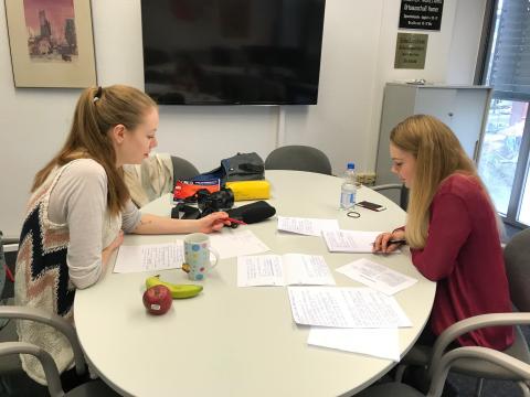 Studentin Hanna Marie Frank und Azubi Nora Schulz